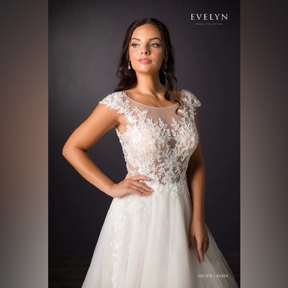 Size 8 (L) EVELYN BRIDAL Pearl embroidery sequin lace mesh wedding dress - Picture 3 of 9